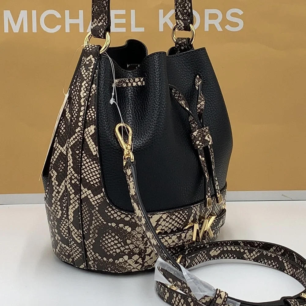 MICHAEL KORS REED MEDIUM BELTED BACKED MESSENGER CROSSBODY NATURAL/BLACK COLOR